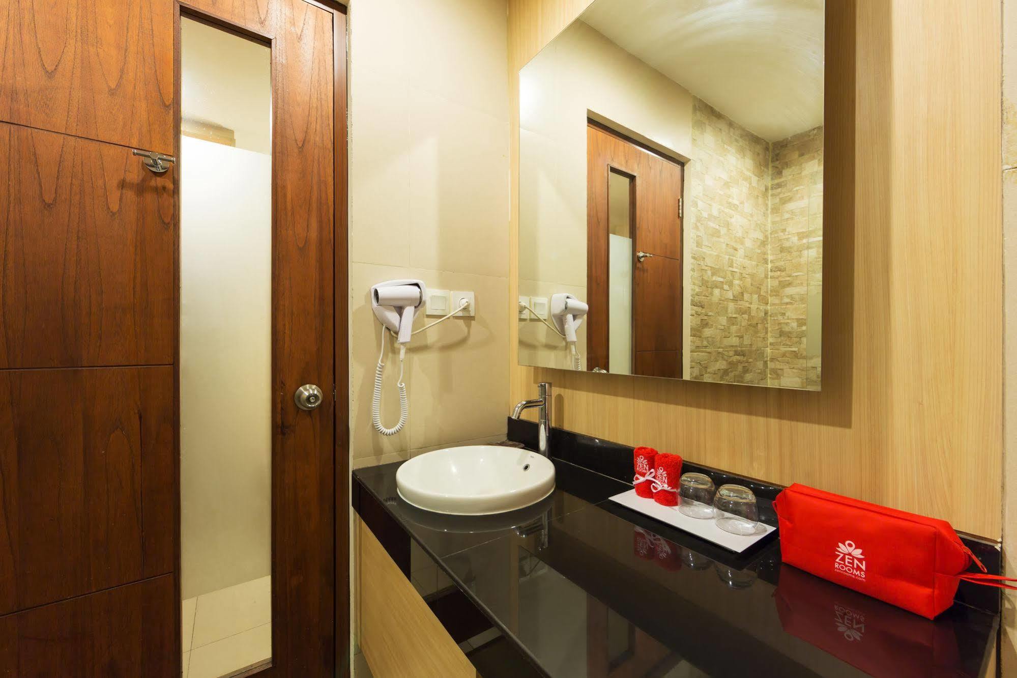 Zen Rooms Kuta Tuban Suites Dış mekan fotoğraf