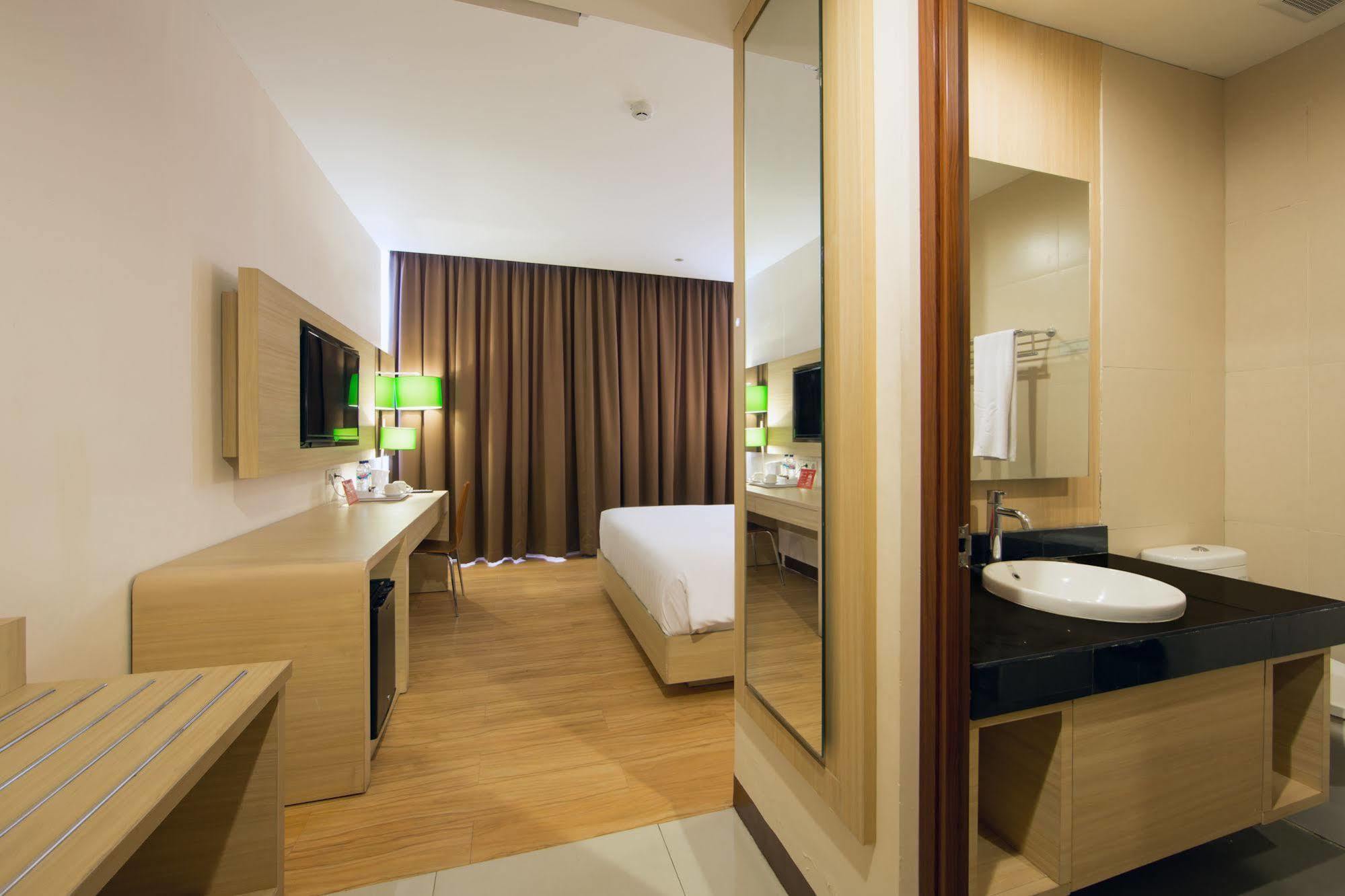 Zen Rooms Kuta Tuban Suites Dış mekan fotoğraf